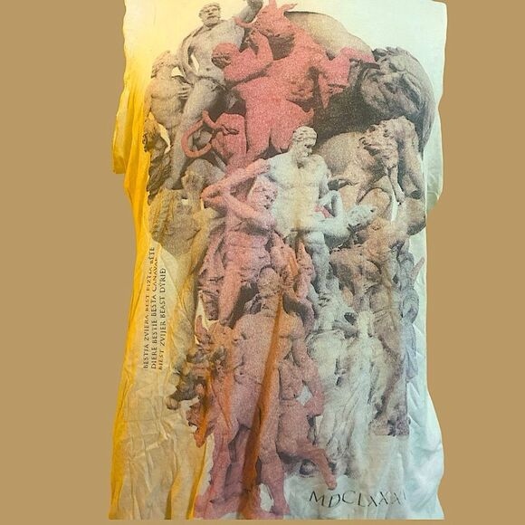 Sleeveless T-shirt from H&M with male sculptures - Picture 2 of 4